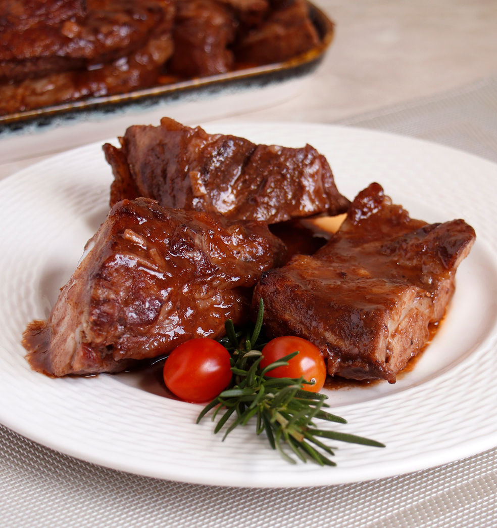 Costilla navideña con salsa de guayaba y canela