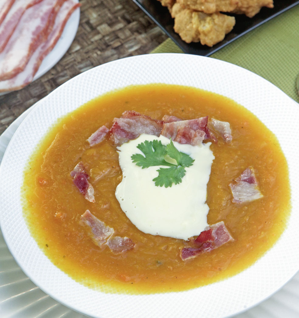 Sopa crema de zapallo y panceta con tortillas diferentes(4 personas)