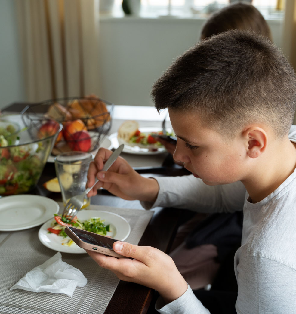 Hogar y escuela: Evitar el uso de pantallas a la hora de comer