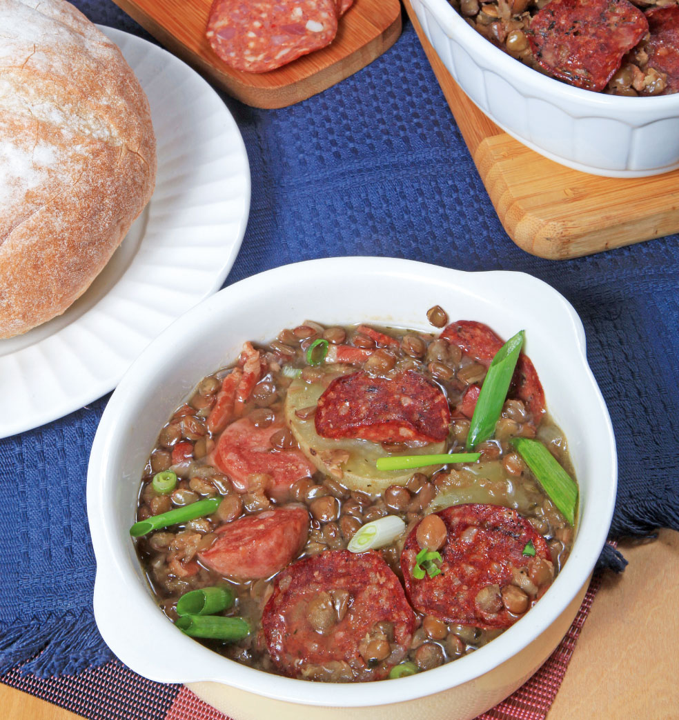 Guiso de lentejas con chorizo y salame
