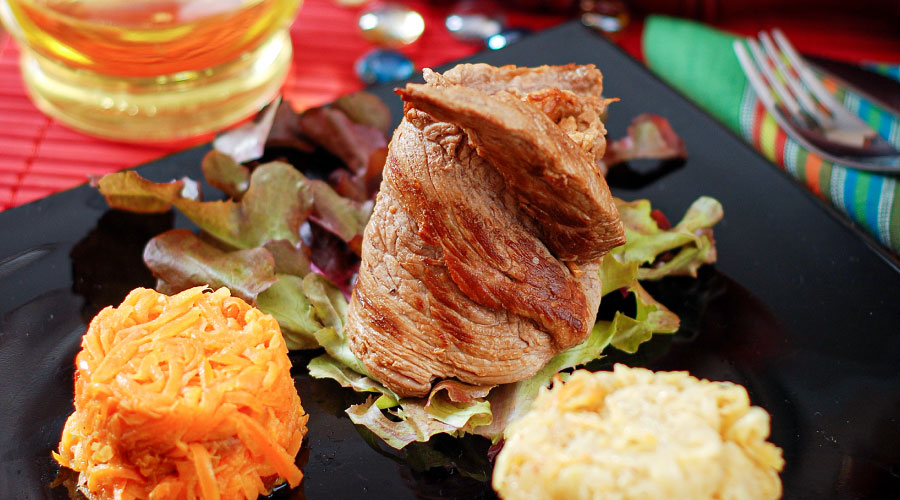 Lomo con papas y zanahoria rosti