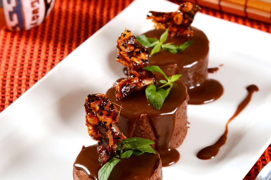 Mousse de chocolate con crocante de almendras
