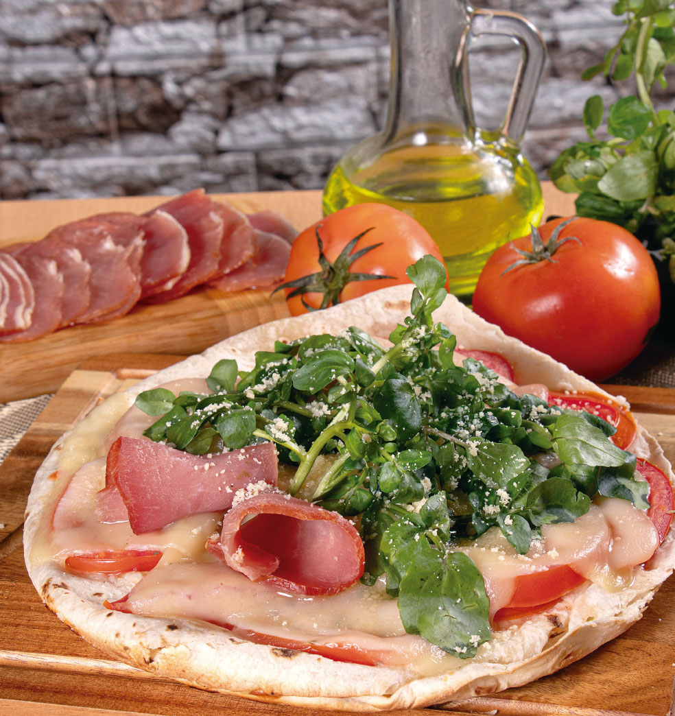 Pizza rápida de jamón crudo y berro