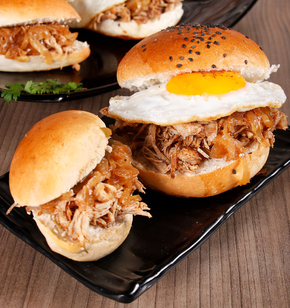 Sandwich de cerdo desmechado