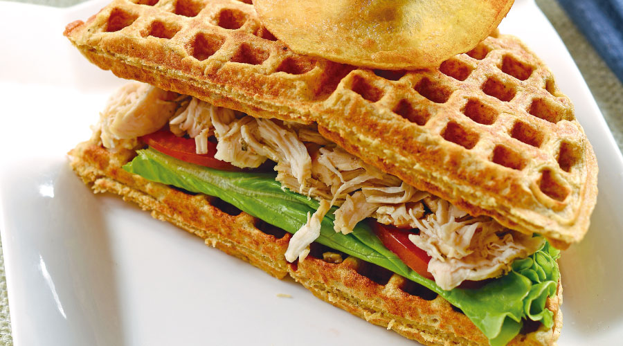Waffles salados de papa y avena